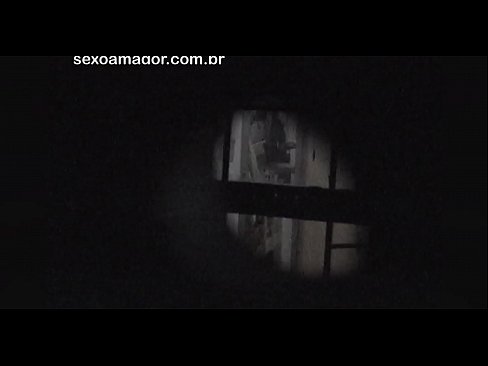 ❤️ Blondie wurdt yn it geheim op fideo opnommen troch in buertvoyeur ferburgen efter holle bakstiennen ❤ Fucking video op fy.passionateembracespotlight.ru ☑